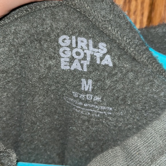 Army green cropped hoodie - Picture 3 of 4